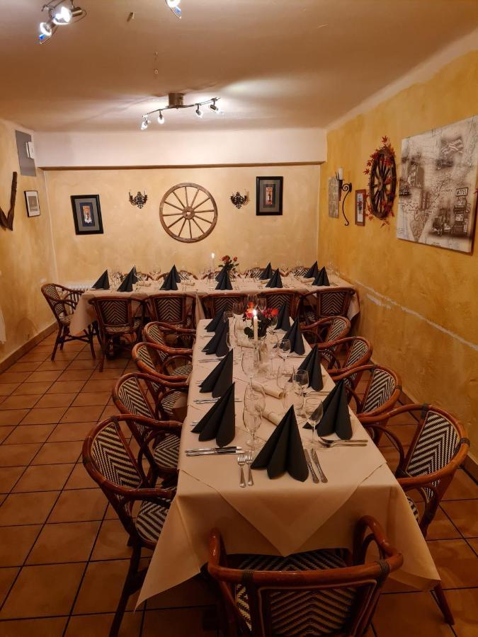 Überherrn Hotel Restaurant Zur Hexe מראה חיצוני תמונה