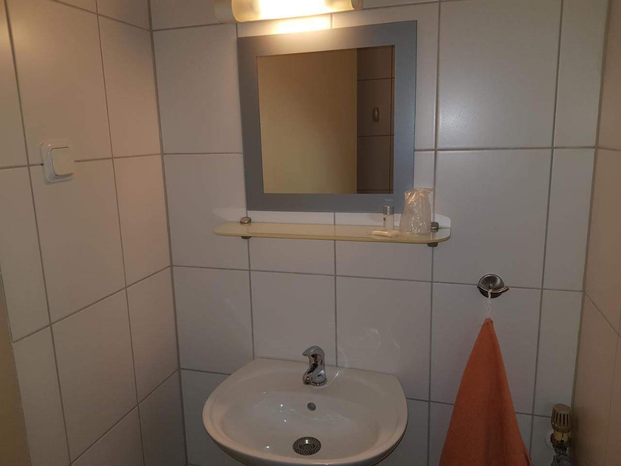 Überherrn Hotel Restaurant Zur Hexe מראה חיצוני תמונה